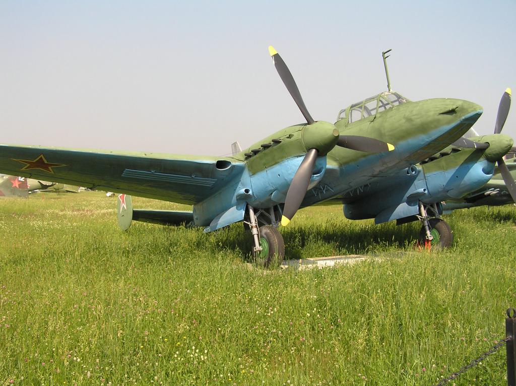 PE-2 ، مفجر دبلوماسي